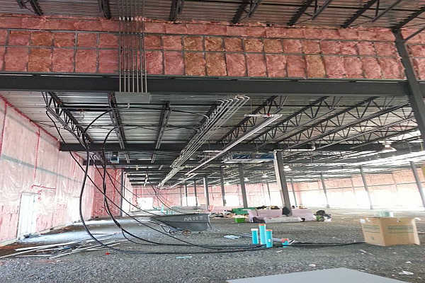 pose de laine isolante